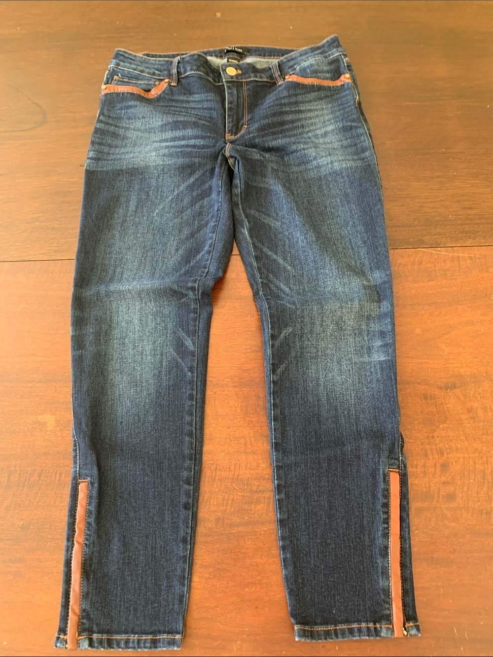 White House Black Market size 10 skimmer ankle zip skinny jeans